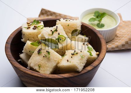 khaman white dhokla made up of rice or urad dal