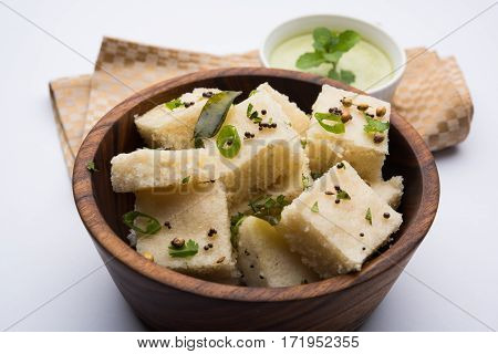 khaman white dhokla made up of rice or urad dal