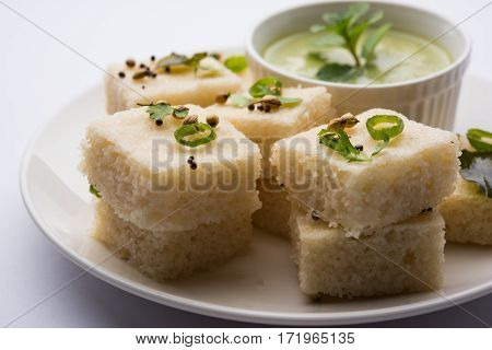 khaman white dhokla made up of rice or urad dal