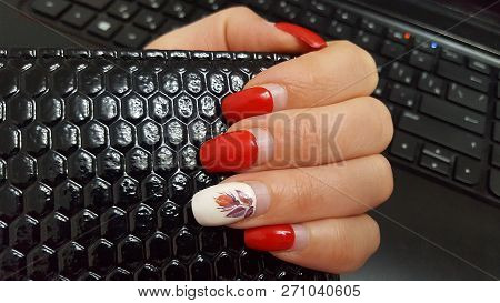 Artificial Nails Need To Be Adjusted. It Took 2 Months After Nail Extension, It Is Necessary To Make