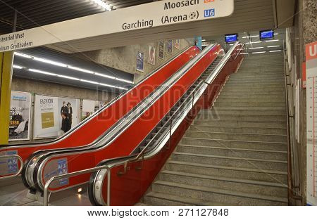 Munich, Germany - Sptember, 2013: Escalator In The Subway In The Transition Between The U3 And U6 Li