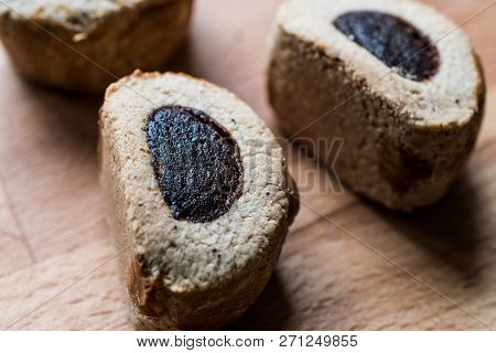Mardin Coregi / Kulice With Date Fruit Paste And Almond