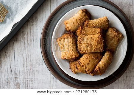 Pastries With Tahini And Sesame / Tahinli Corek
