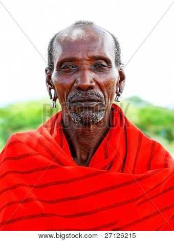 Afrika, Keňa, SAMBURU - 8. listopadu: portrét z africké náčelník vesnice pózuje pro kmene Samburu