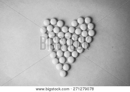 Small Medical Pharmaceptic Round Pills, Vitamins, Drugs, Antibiotics In The Form Of A Heart On A Bla