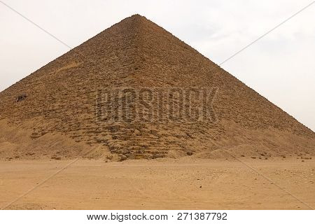 Pyramids Of Giza. Great Pyramids Of Egypt. The Seventh Wonder Of The World. Ancient Megaliths