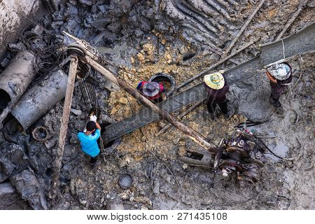 Static Boring Pile Drilling Engine From Air Pressure For The Strength Of Foundations And Poured With