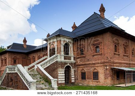 Historical Building On The Old Street In The Center Of Moscow, Russia. Krutitskoe Compound Is An Arc