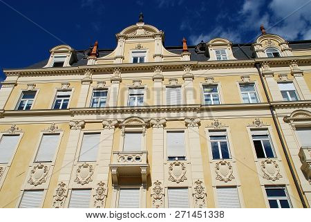 Typical House In Meran, South Tyrol, Italy, At The Via Giardini, Piazza Della Rena (sandplatz)