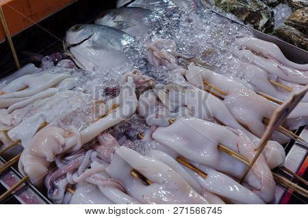 Stall With Fresh Chilled Squid And Dorado Fish. Raw Squid Satay. Food Street Jalan Alor - In Kuala L