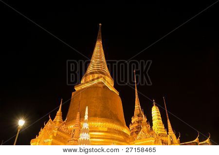 Wat Phra Kaew i Bangkok på natten