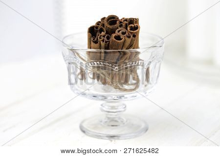 Closeup Photo Image Of Cinnamon/cannella Stick Isolated On White Background, Roll Side Of Cinnamon/c