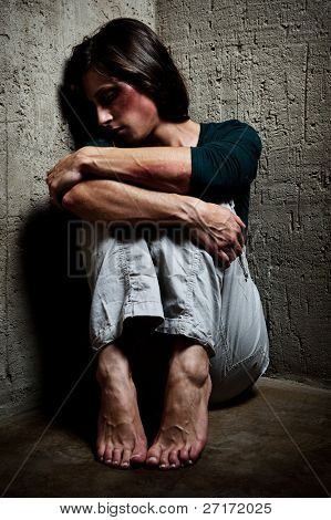 ถูกผู้หญิงในมุมของบันไดที่พบตัวเอง