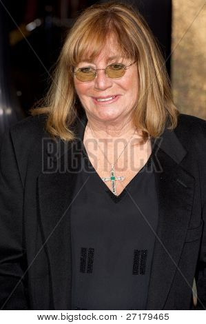 HOLLYWOOD, CA - Dezember 5: Schauspieler und Regisseur Penny Marshall kommt bei der Premiere von 