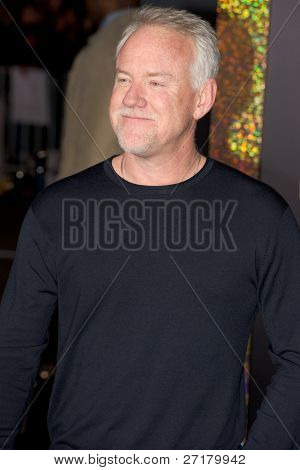 HOLLYWOOD, CA - 5. prosince: Skladatel John Debney přijíždí na premiéře 