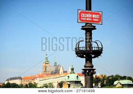 Ceca ponte con il castello di Praga in background