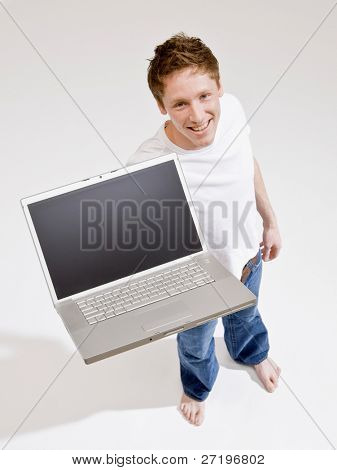 Sikker barfodet mand bedrift laptop