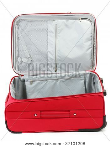 Otevřený prázdný červený kufr izolovaných na bílém