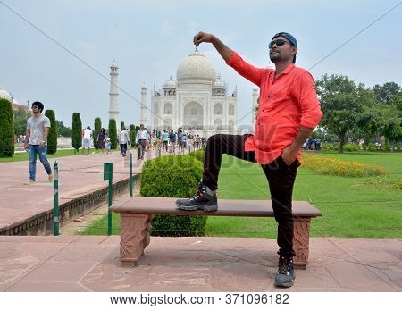 Agra, Uttar Pradesh, India, 9th August, 2018:   Indian Tourist Posing For Photograph Before The Famo