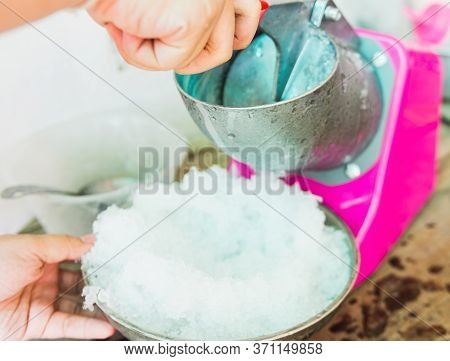 Ice Come Out Of Shaved Ice Machine, Making Thai Shaved Ice Desssert.