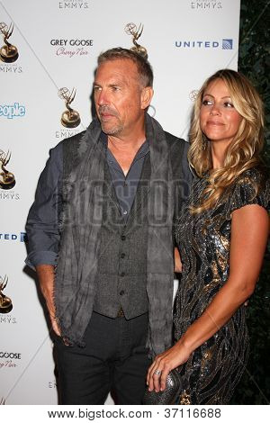 LOS ANGELES - SEP 21: Kevin Costner arriva alla Reception Primetime Emmy esecutori candidato a 