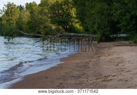 A Beautifu Andl Pieceful Beach In Vättern