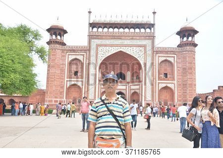 Agra, Uttar Pradesh, India, 9th August, 2018:   Indian Tourist Posing For Photograph Before The Famo