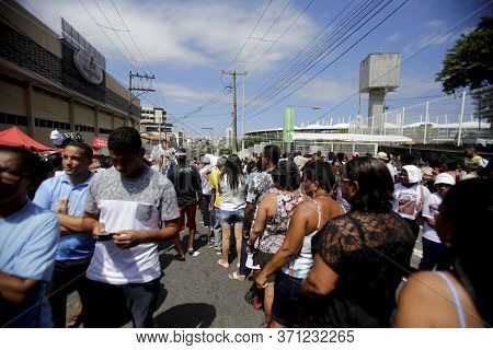Salvador, Bahia / Brazil - October13, 2019: Devotees Arrive At Fonte Nova Arena In Salvador, For Mas
