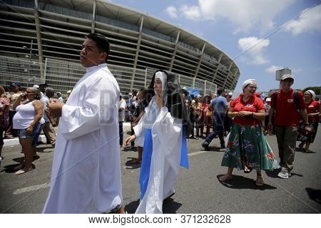 Salvador, Bahia / Brazil - October13, 2019: Devotees Arrive At Fonte Nova Arena In Salvador, For Mas