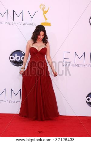 Лос-Анджелес - 23 сентября: Кэт Деннингс прибывает в 2012 Emmy Awards в театре Nokia на 23 сентября