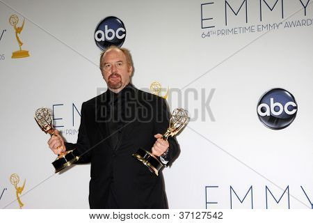 LOS ANGELES - SEP 23: Louis Szekely, aka Lewis C.K. v tiskovém centru Emmy Awards 2012 bez