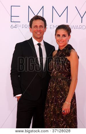 LOS ANGELES - 23 de setembro: Seth Meyers chega 2012 Emmy Awards, no Nokia Theater, em 23 de setembro,