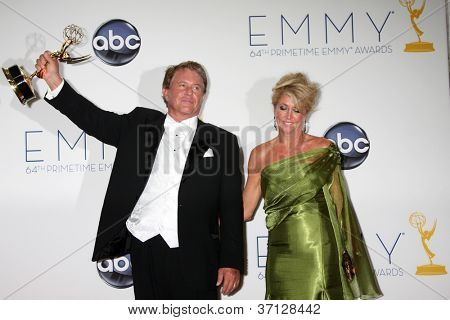 Лос-Анджелес - 23 сентября: Том Беренджер в пресс-зале 2012 Emmy Awards в театре Nokia на Se