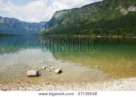 Lago de Bohinj en Eslovenia