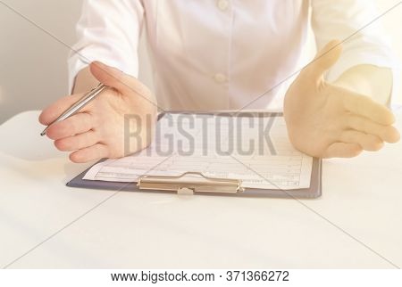 Doctor Who Explains To Patient. Explaining Hand Jestures Of A Female Doctor