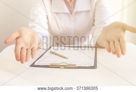 Doctor Who Explains To Patient. Explaining Hand Jestures Of A Female Doctor