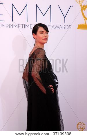LOS ANGELES - SEP 23: Lena Headey dorazí na Emmy Awards 2012 Nokia Theater v září 23,