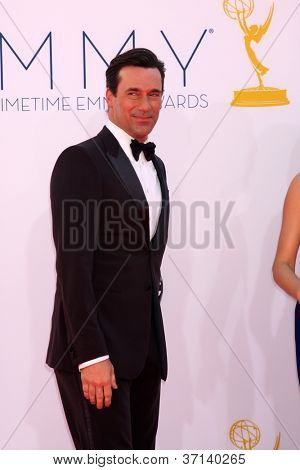 LOS ANGELES - 23 SEP: Jon Hamm llega a los premios Emmy de 2012 en el Nokia Theater el 23 de septiembre, 20