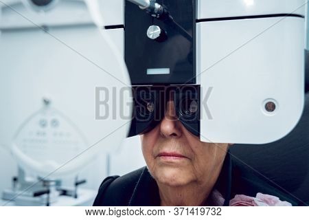 Consultation With An Ophthalmologist. Medical Equipment. Coreometry.