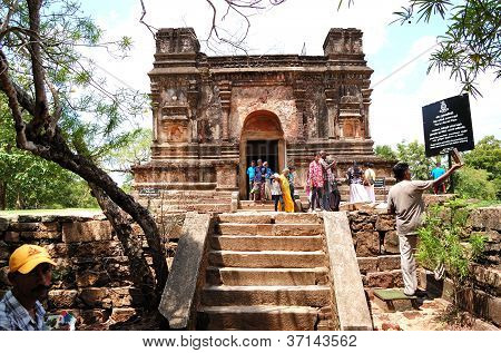 Polonnaruwa - 16 Ekim: Polonnaruwa kalıntıları (Antik Sri Lanka'nın başkenti) 16 Ekim 2011 tarihinde yapılan