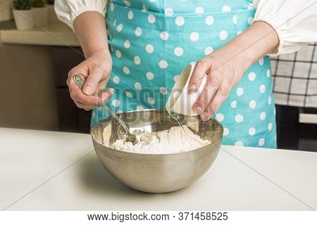 Cooking Vegetarian Dumplings With Mashed Potatoes (kreplach, Jewish Ravioli) In Home Kitchen. Step 3