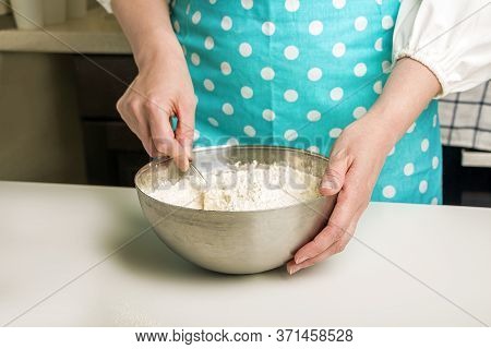 Cooking Vegetarian Dumplings With Mashed Potatoes (kreplach, Jewish Ravioli) In Home Kitchen. Step 6