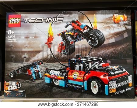 Lego Technic Designer 42106 Show Tricks On Trucks And Motorcycles In A Shopping Mall On A Shelf In T