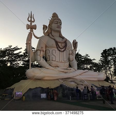 Jabalpur, Madhya Pradesh/india - February 8, 2019 : Huge Shiva Statue At Kachnar City, Jabalpur