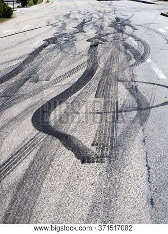 traces of tire wear on a street