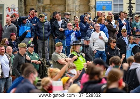 Richmond, North Yorkshire, Uk - June 14, 2020: Angry Counter Protesters Gather With Their Smartphone