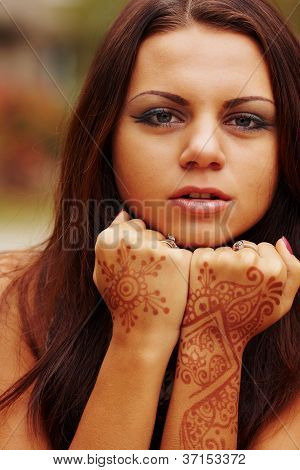 สาวมือทาสี Mehandi