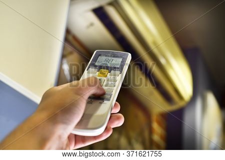 Hand Control Air Conditioner Remote, Controlling Temperature.