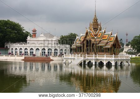 Bangkok - February 19,2016:sathorn-narathiwat Is The Intersection Of Sathorn And Bangrak. It Is The 