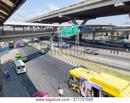 Vibhavadi-rangsit Road Bangkok Thailand-22 November 2018:vibhavadi Rangsit Road In Front Of Future P